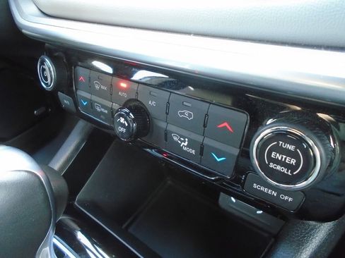 Certified 2024 Jeep Compass Limited w/ Sun and Sound Group image 25