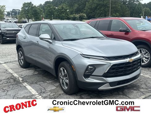 Used 2025 Chevrolet Blazer LT FWD image 1