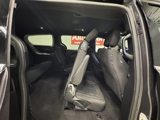 Used 2022 Chrysler Pacifica Touring AWD/4WD image 18