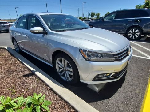 Used 2017 Volkswagen Passat 1.8T SE FWD image 4