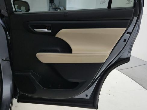 Certified 2024 Toyota Highlander XLE FWD image 53
