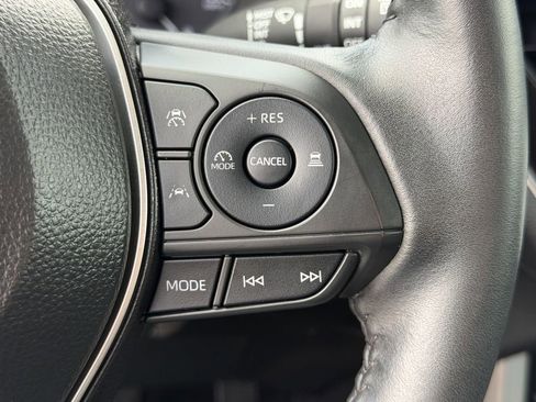 Used 2025 Toyota Corolla Cross LE image 23