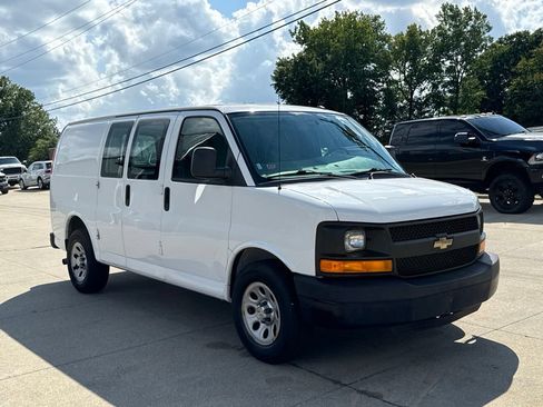 Used 2014 Chevrolet Express 1500 RWD image 17