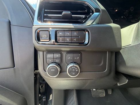 Used 2025 GMC Yukon Elevation AWD/4WD image 3