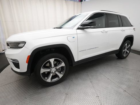 Used 2023 Jeep Grand Cherokee 4WD 4xe image 1