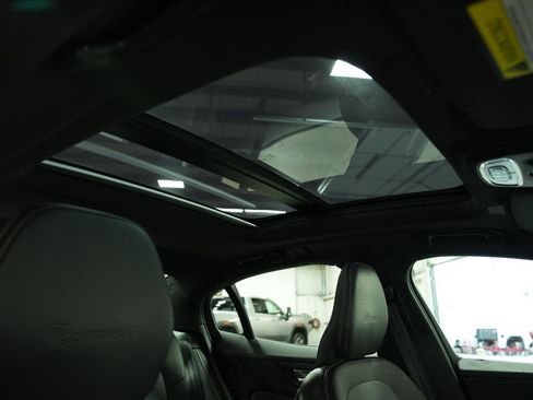 Used 2019 Volvo S60 T5 R-Design FWD image 19