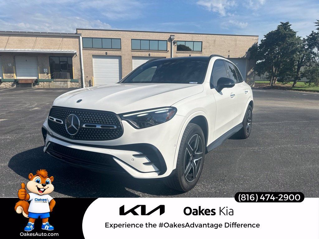 Used 2024 Mercedes-Benz GLC 300 4MATIC image 1