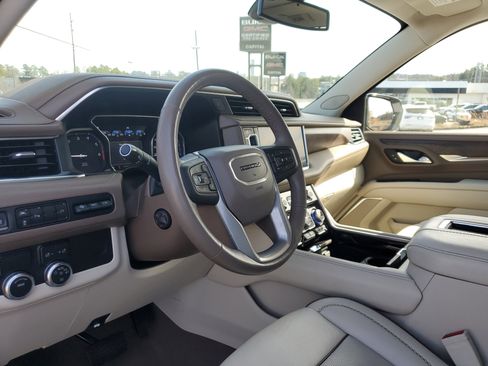Used 2021 GMC Yukon XL Denali image 15