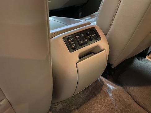 Used 2002 Chevrolet Tahoe LT RWD image 39