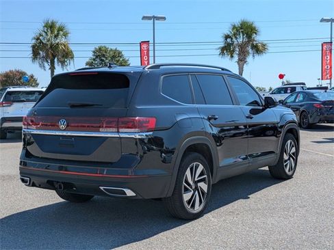 Used 2024 Volkswagen Atlas SE w/ Panoramic Sunroof Package image 3