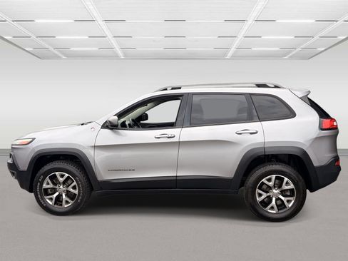 Used 2015 Jeep Cherokee Trailhawk w/ Comfort/Convenience Group AWD/4WD image 2