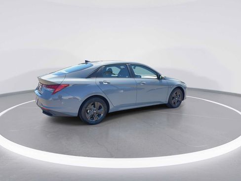 Used 2022 Hyundai Elantra Blue FWD image 8