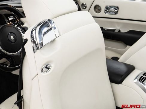 Used 2018 Rolls-Royce Dawn image 40
