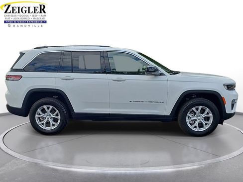 Used 2023 Jeep Grand Cherokee Limited AWD/4WD image 4