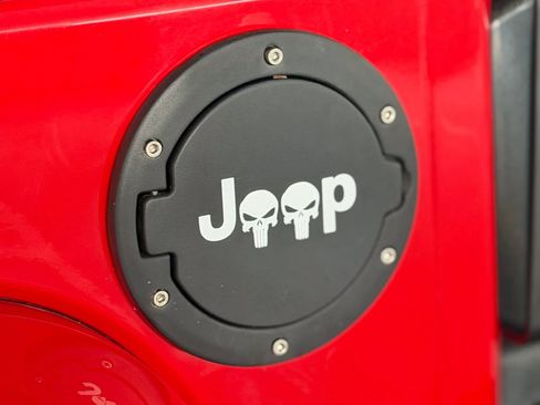 Used 2014 Jeep Wrangler Unlimited Sahara w/ Katzin Premium Leather Group AWD/4WD image 15