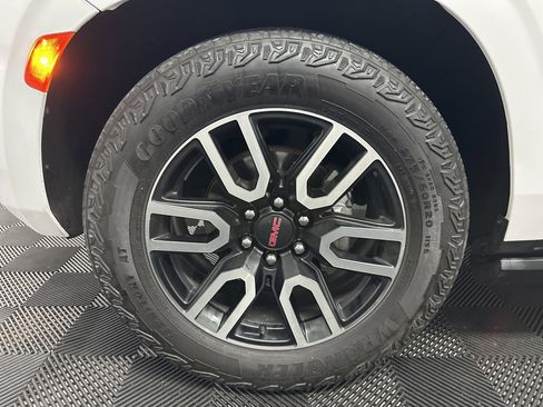 Used 2023 GMC Yukon XL AT4 w/ AT4 Premium Plus Package image 40