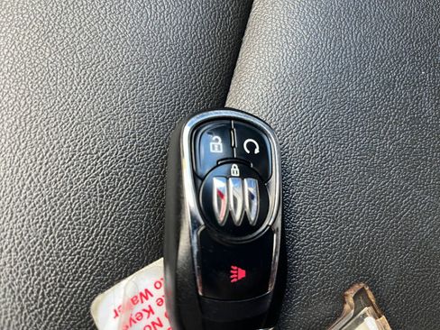 Used 2025 Buick Envista Sport Touring image 23