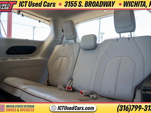 Used 2020 Chrysler Pacifica Limited FWD image 16