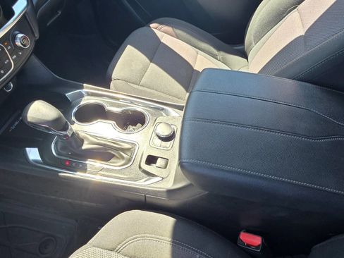 Used 2023 Chevrolet Traverse LT FWD image 21