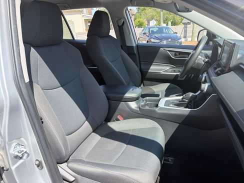 Used 2021 Toyota RAV4 LE FWD image 21