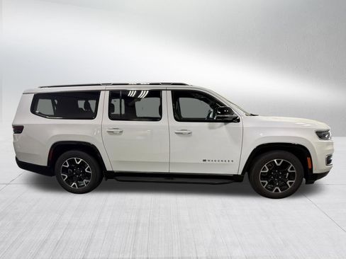 Used 2025 Jeep Wagoneer L Series III image 8