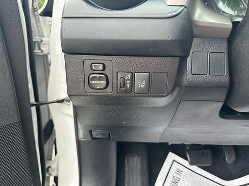 Used 2018 Toyota RAV4 LE FWD image 21