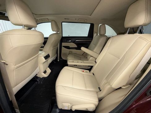 Used 2018 Toyota Highlander Limited Platinum AWD/4WD image 13