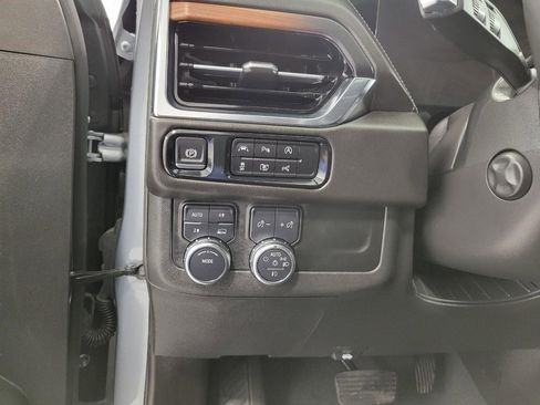 Used 2025 GMC Yukon XL Denali image 10