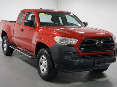 Used 2018 Toyota Tacoma SR RWD image 3