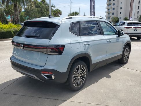 New 2025 Volkswagen Taos SE image 4
