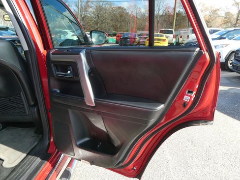 Used 2014 Toyota 4Runner Limited image 29
