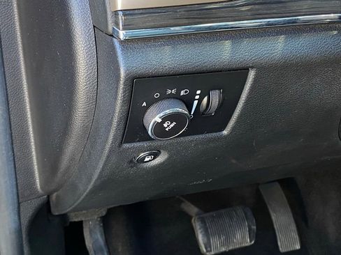 Used 2014 Jeep Grand Cherokee Overland w/ Advanced Technology Group AWD/4WD image 12