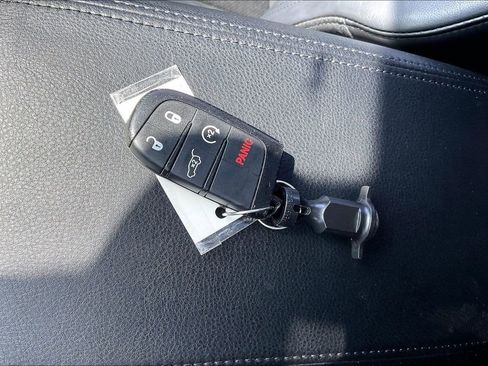 Used 2018 Jeep Grand Cherokee Altitude image 12