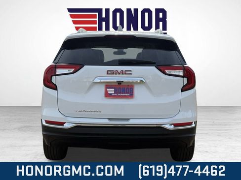 Used 2024 GMC Terrain SLT image 4