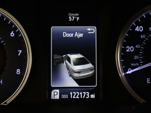 Used 2016 Toyota Camry LE FWD image 5