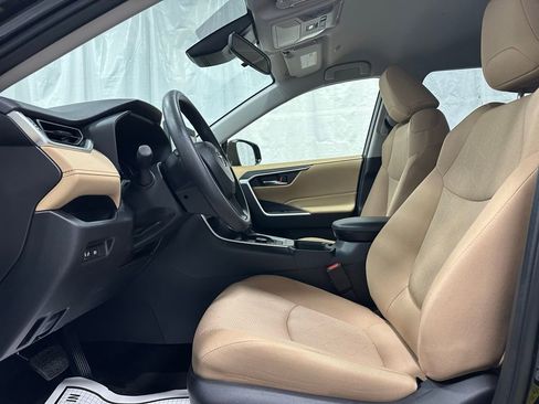 Used 2025 Toyota RAV4 XLE image 14