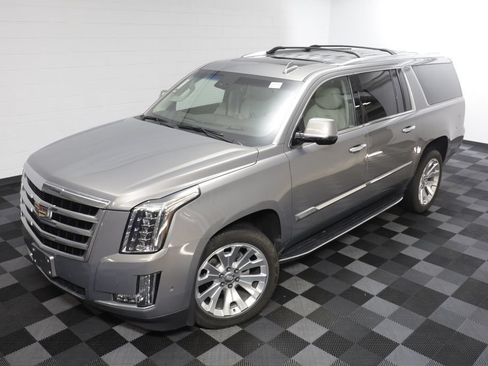 Used 2017 Cadillac Escalade ESV Luxury AWD/4WD image 2