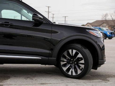 Certified 2025 Ford Explorer Platinum w/ LUX Leather Package AWD/4WD image 5