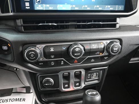 Used 2025 Jeep Wrangler Sport AWD/4WD image 13
