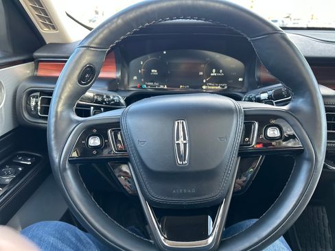 Used 2023 Lincoln Aviator Reserve w/ Equipment Group 201A image 8