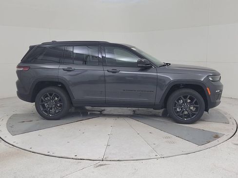 New 2025 Jeep Grand Cherokee Limited image 17