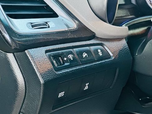 Used 2016 Hyundai Santa Fe SE image 17