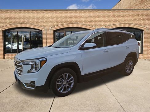 Used 2024 GMC Terrain SLT image 8