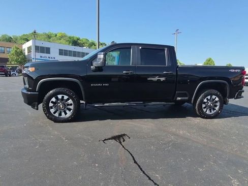 Used 2021 Chevrolet Silverado 2500 Custom w/ Custom Value Package AWD/4WD image 6