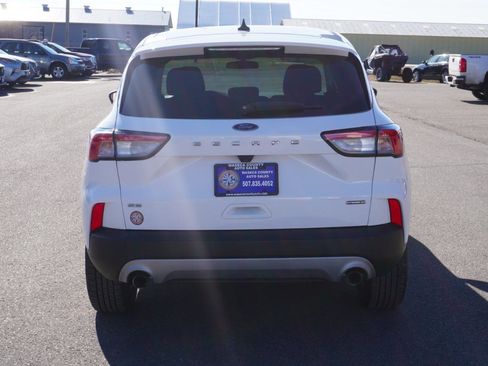 Used 2021 Ford Escape SE image 4