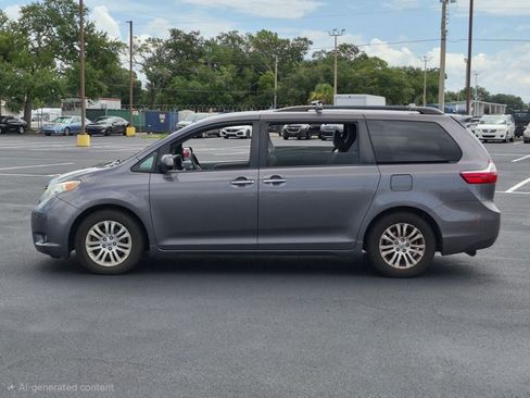 Used 2015 Toyota Sienna XLE w/ XLE Navigation Package FWD image 8