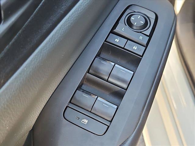 Used 2025 Toyota Prius LE FWD image 11