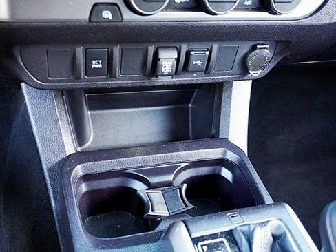 Used 2022 Toyota Tacoma SR5 RWD image 30