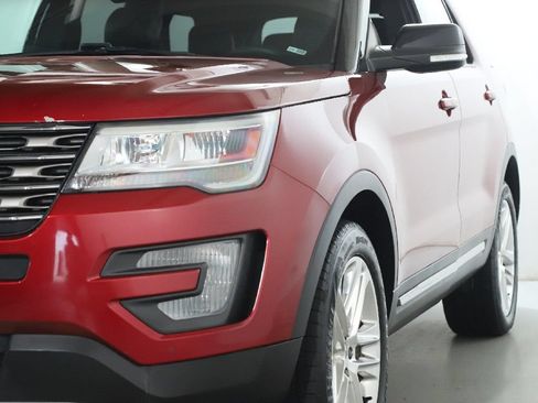 Used 2016 Ford Explorer XLT w/ Equipment Group 202A AWD/4WD image 4