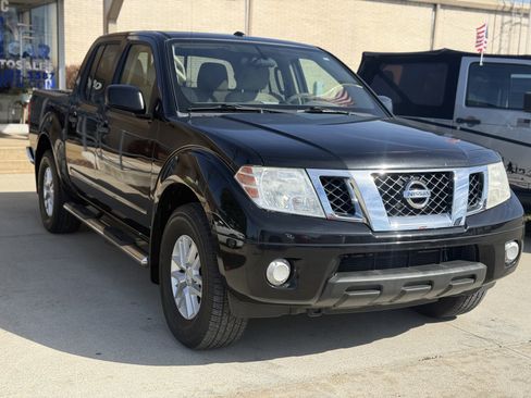 Used 2018 Nissan Frontier SV image 3